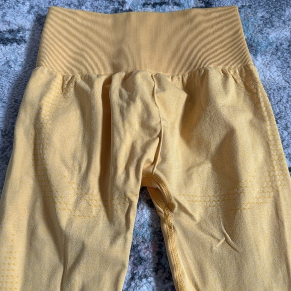 GYMSHARK Womens Vital Seamless 2.0 Leggings in Yellow - Picture 9 of 10